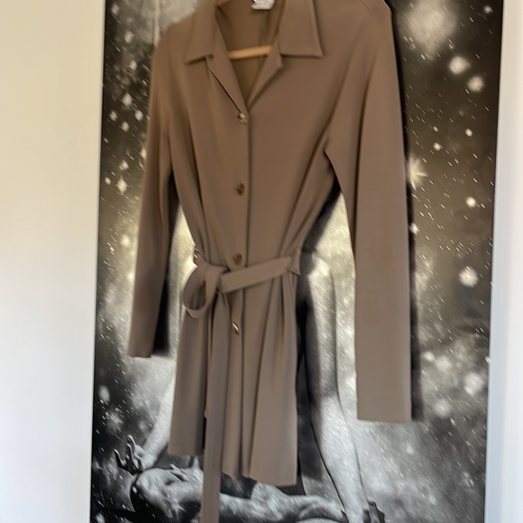 Italian light jacket cover- stylish and sleek everything go-to - Picture 2 of 4